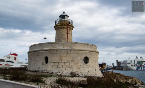 Il Porto di Bari: "città nella città" con i suoi abitanti, il suo mare, le sue storie